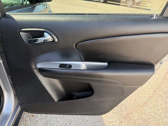 Used 2018 Dodge Journey SE FWD image 17