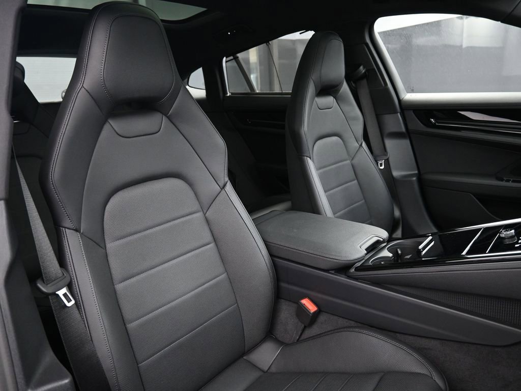 Certified 2025 Porsche Panamera image 30