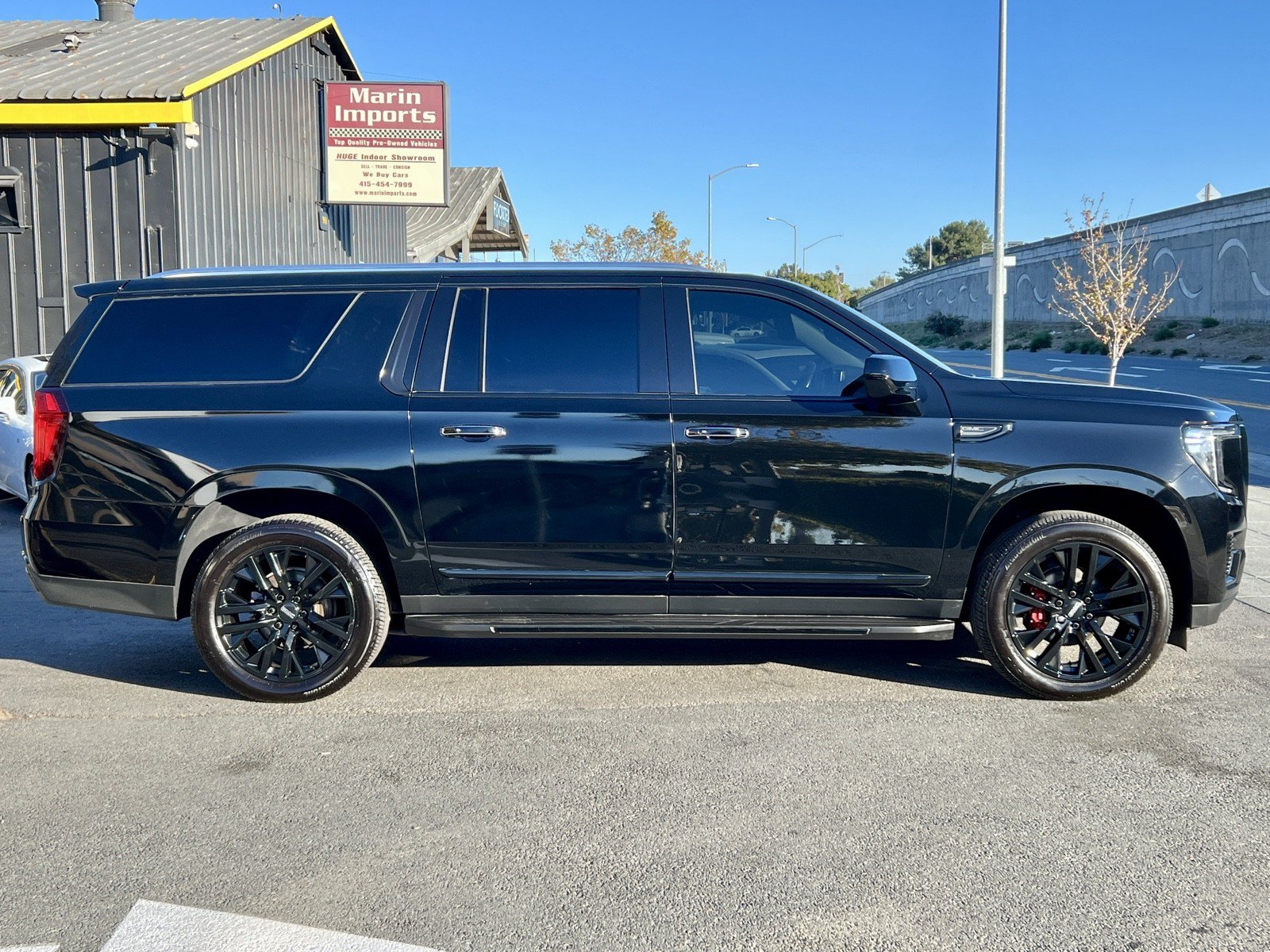 Used 2023 GMC Yukon XL SLT AWD/4WD image 5