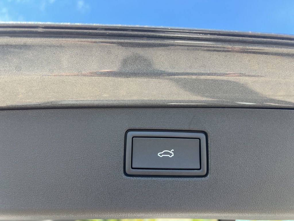 New 2025 Volkswagen Tiguan SE image 11