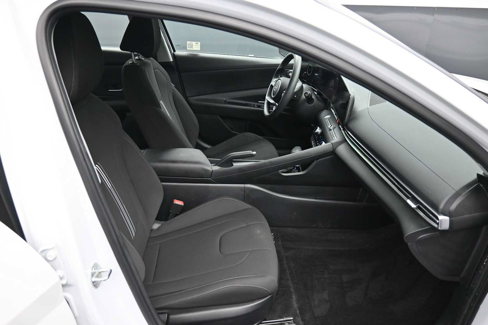 Certified 2024 Hyundai Elantra SEL FWD image 23