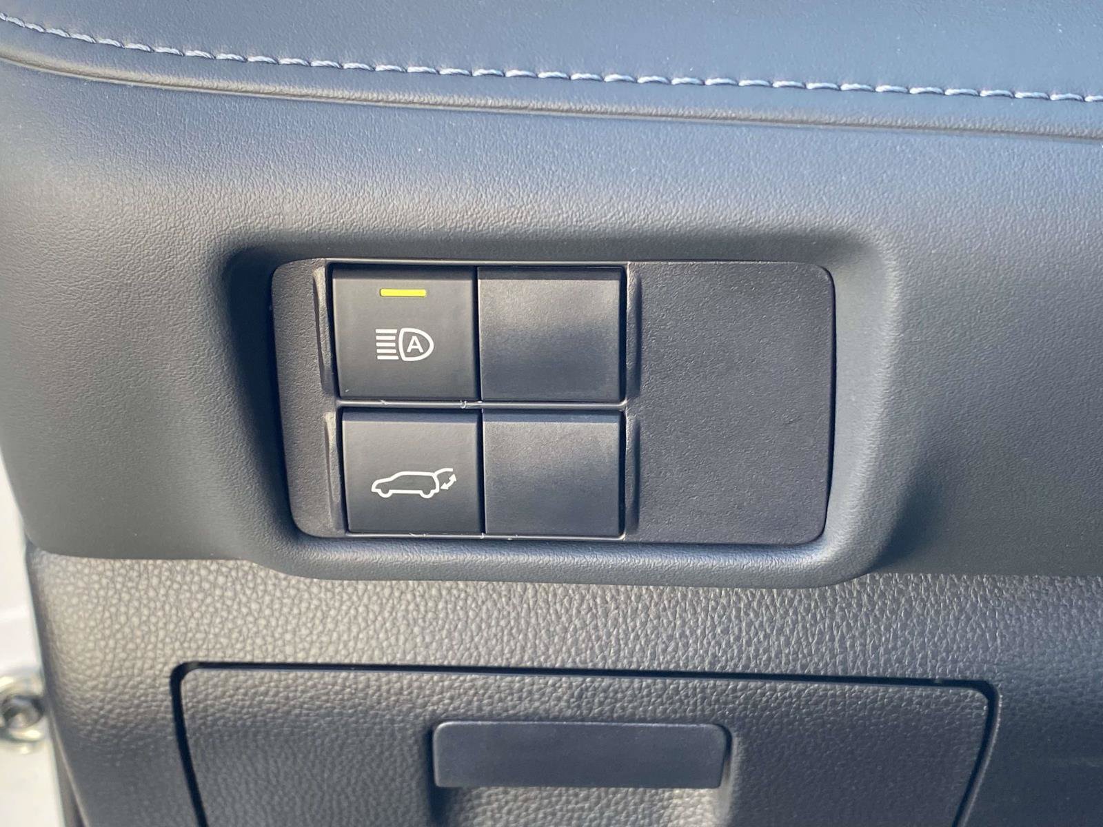 Used 2022 Toyota Highlander XSE FWD image 33