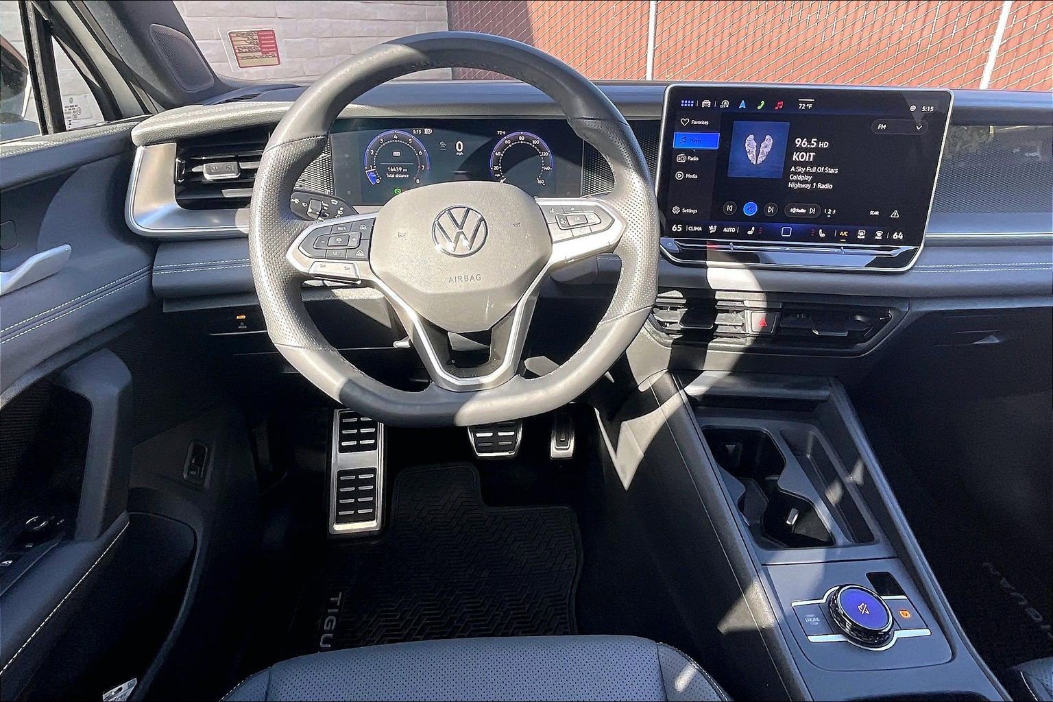 Certified 2025 Volkswagen Tiguan SE R-Line AWD/4WD image 4