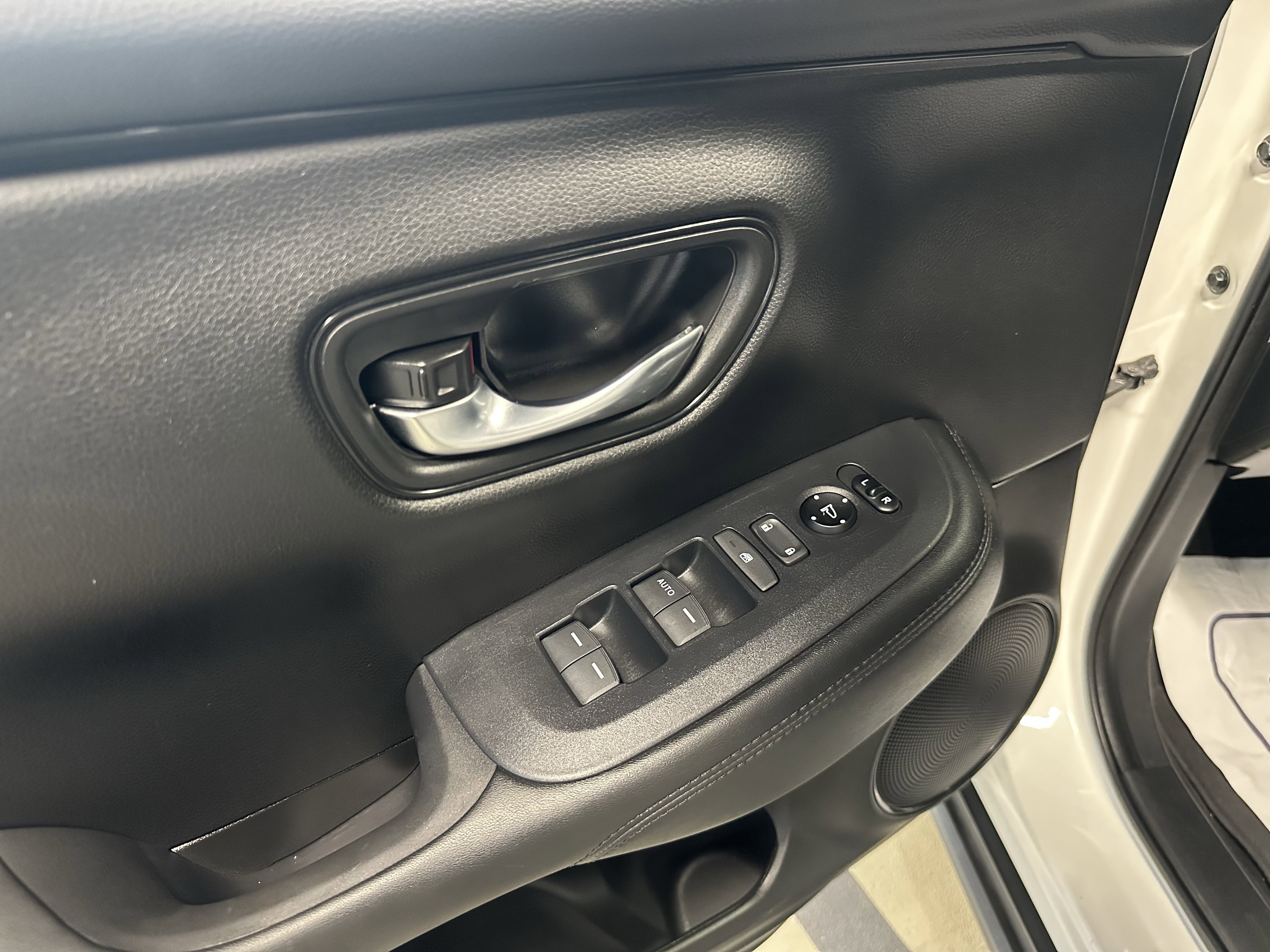 Used 2023 Honda HR-V LX image 16