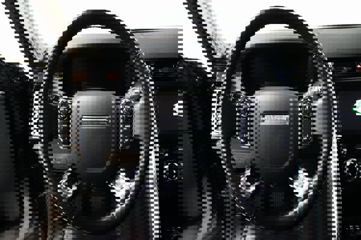 Used 2018 Land Rover Discovery HSE image 36