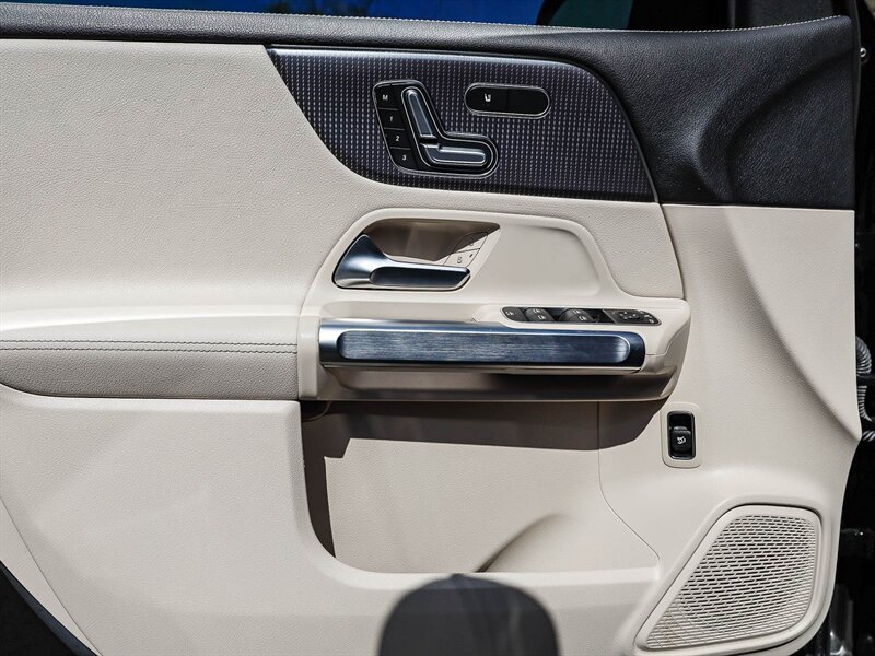 Used 2023 Mercedes-Benz GLB 250 image 25