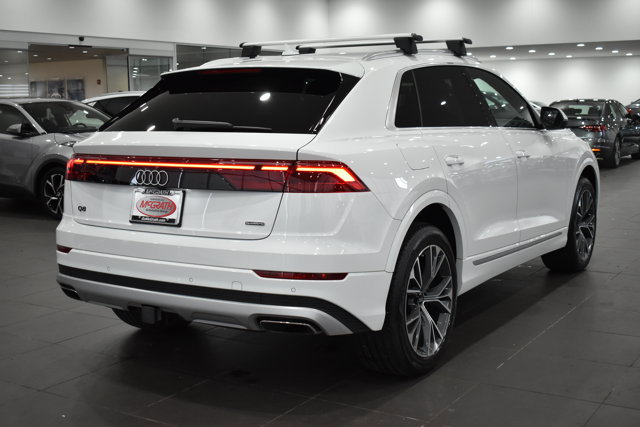 Used 2025 Audi Q8 Premium image 11
