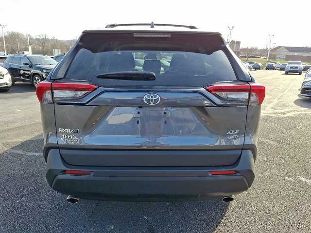 Used 2021 Toyota RAV4 XLE w/ Carpet Mat Package (TMS) image 8