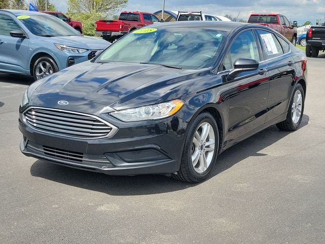 Used 2018 Ford Fusion SE FWD image 2