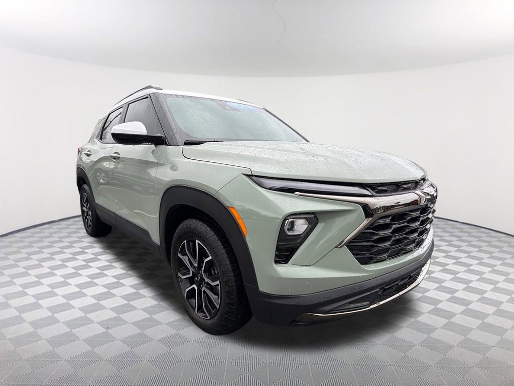 Used 2024 Chevrolet TrailBlazer ACTIV w/ Driver Confidence Package FWD image 3