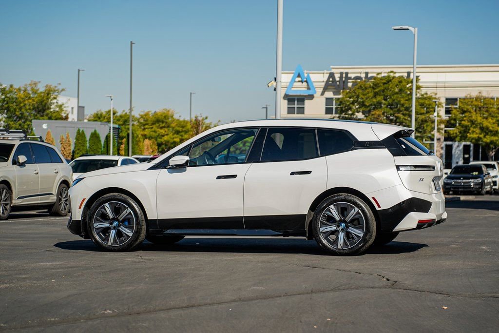 Used 2025 BMW iX xDrive50 w/ Premium Package image 7