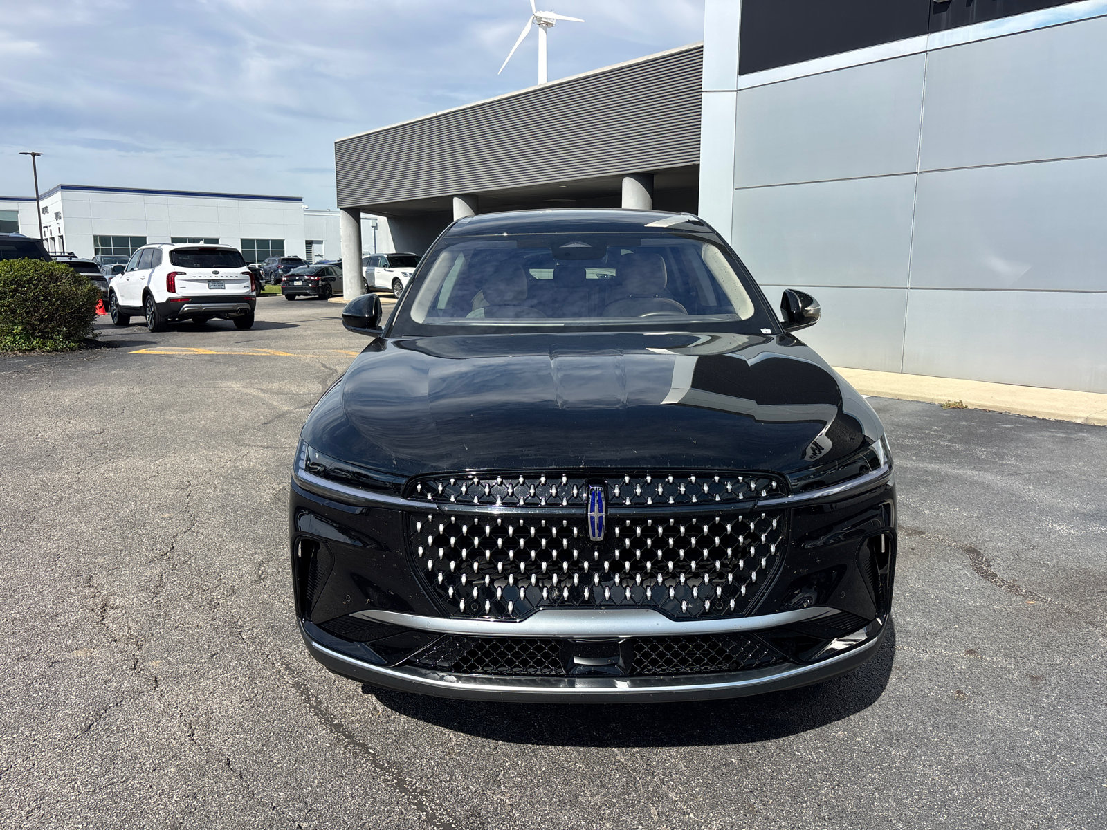 Used 2025 Lincoln Nautilus Premier AWD/4WD image 2