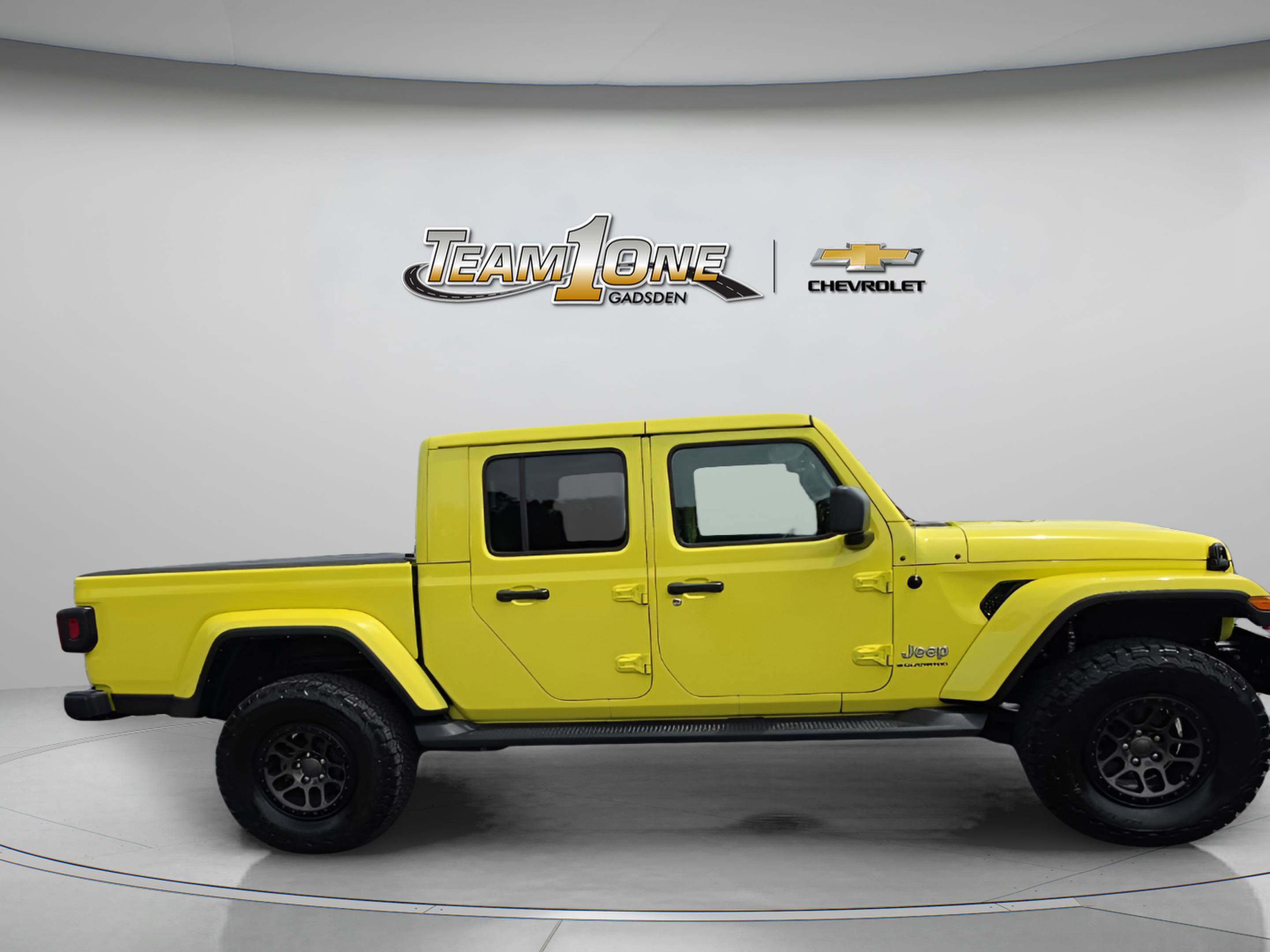 Used 2023 Jeep Gladiator Overland w/ Trailer Tow Package AWD/4WD image 9