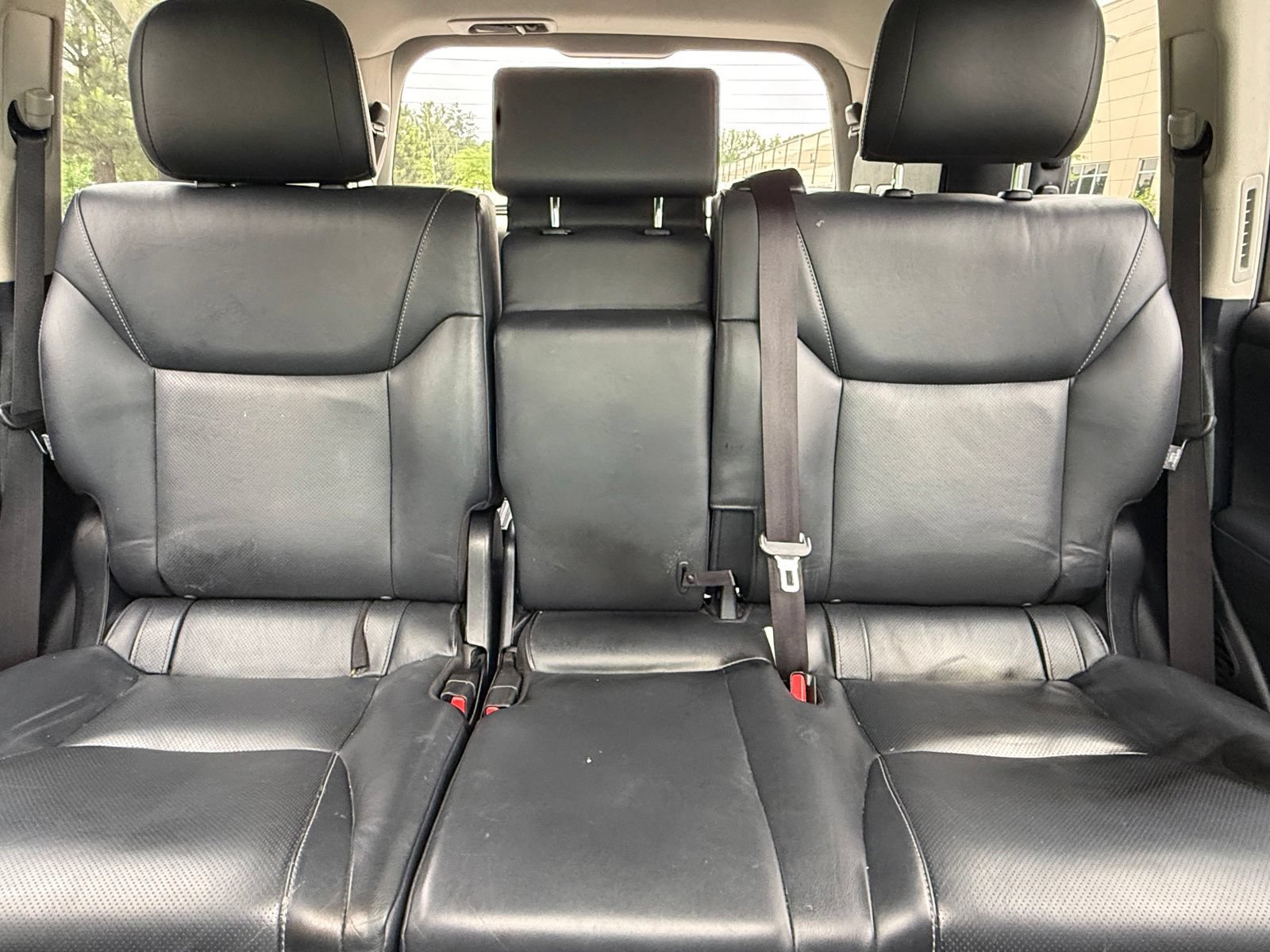 Used 2015 Lexus LX 570 4WD w/ Luxury Package image 39