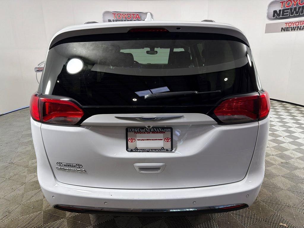 Used 2019 Chrysler Pacifica Touring-L FWD image 4