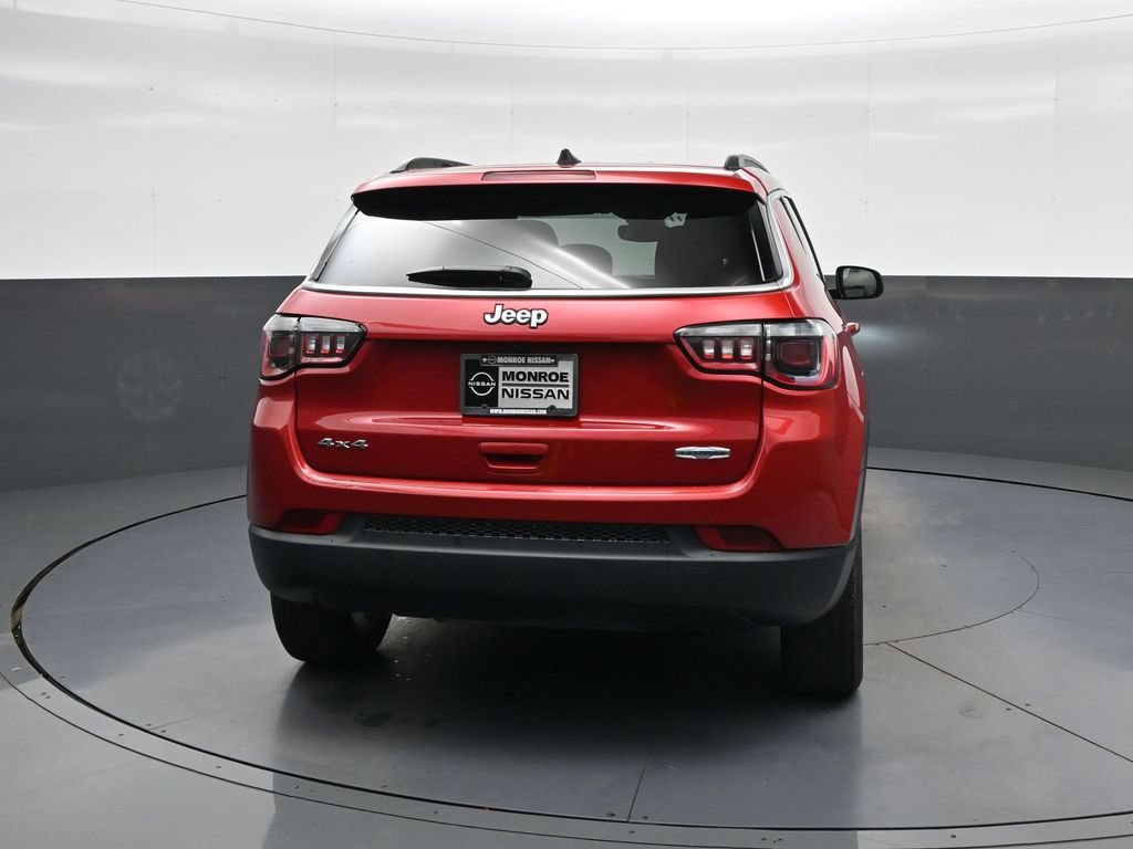 Used 2024 Jeep Compass Latitude AWD/4WD image 8