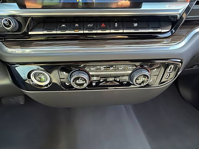 Used 2023 Chevrolet Silverado 1500 LT AWD/4WD image 21