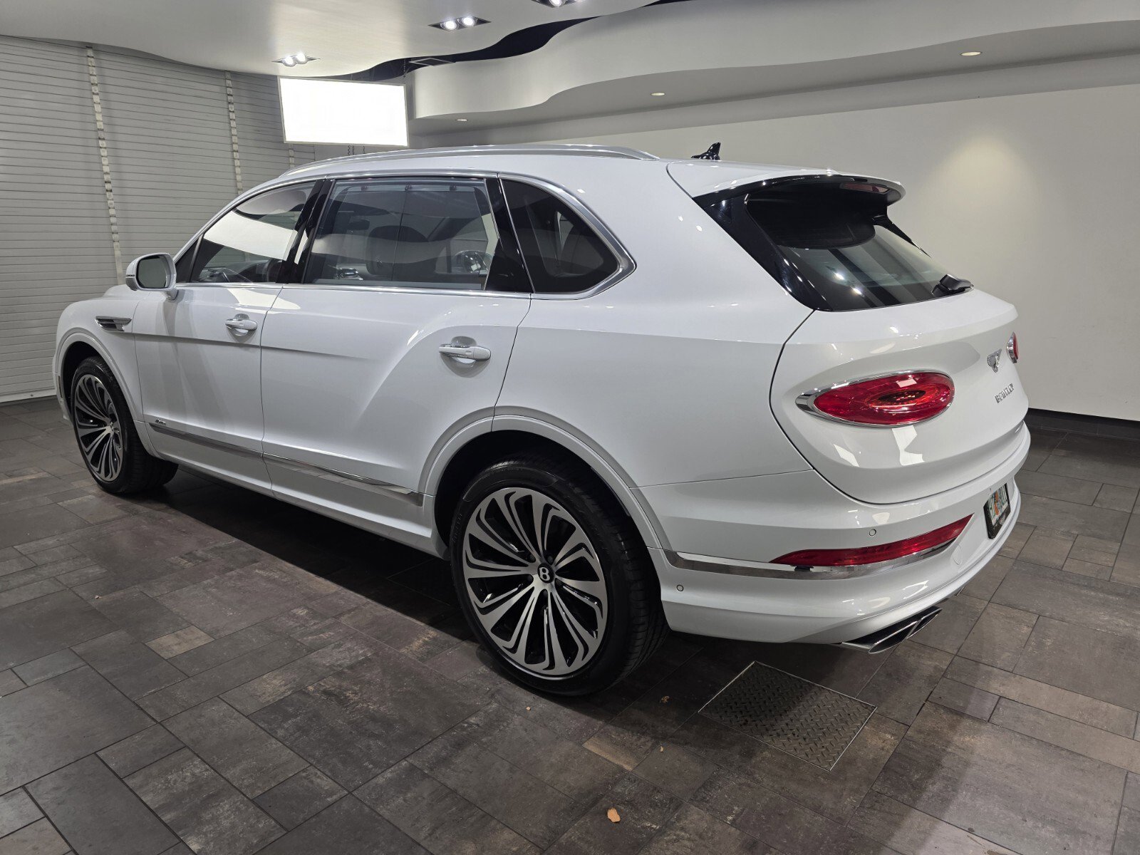 Used 2024 Bentley Bentayga Extended Wheelbase image 4