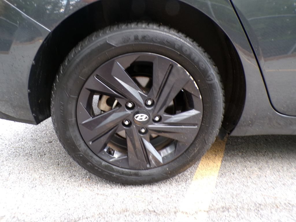 Used 2022 Hyundai Elantra SEL w/ Cargo Package FWD image 20