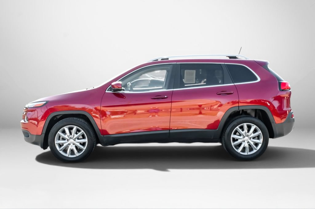 Used 2017 Jeep Cherokee Limited w/ Luxury Group AWD/4WD image 8