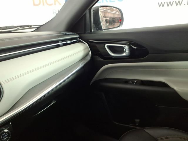 Used 2024 Jeep Compass Limited image 24