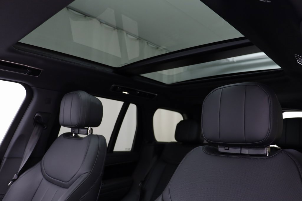 New 2025 Land Rover Range Rover SE image 17