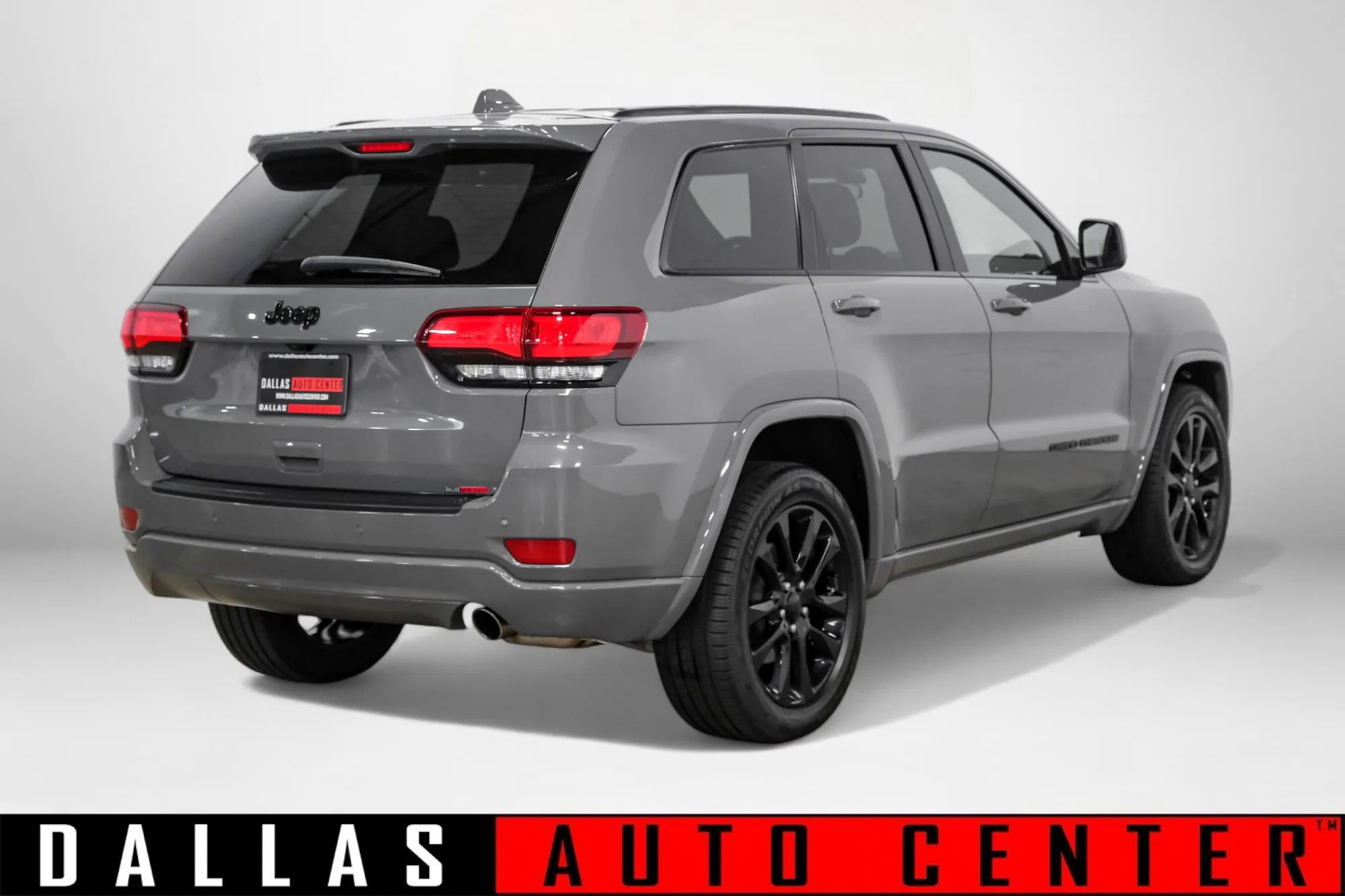 Used 2021 Jeep Grand Cherokee Laredo X RWD image 4