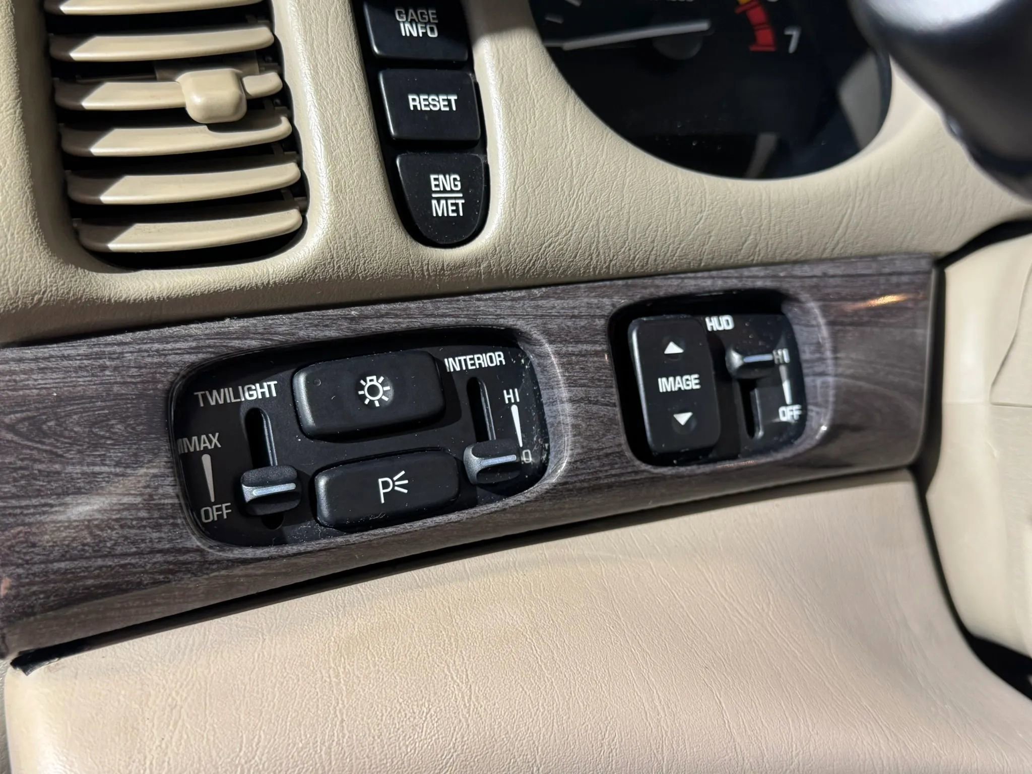 Used 2003 Buick Le Sabre Limited w/ Celebration Edition Package FWD image 10