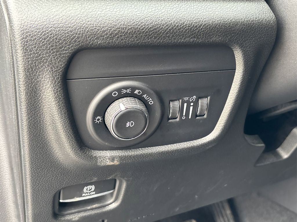 Used 2022 Jeep Grand Cherokee L Limited AWD/4WD image 39