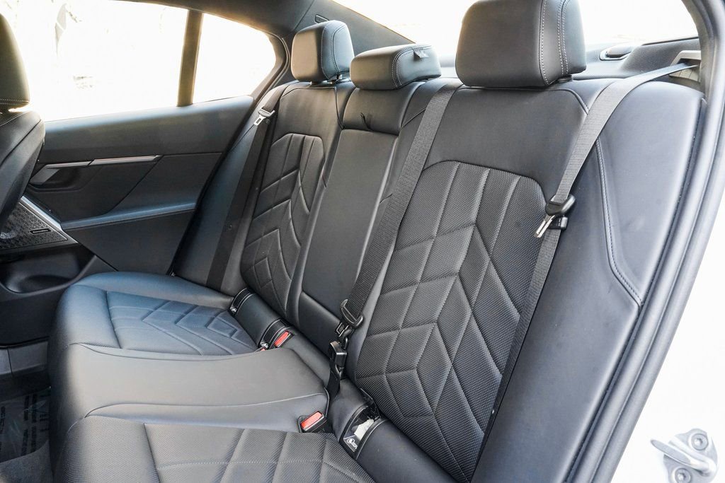 Used 2025 BMW i5 xDrive40 w/ M Sport Package image 16