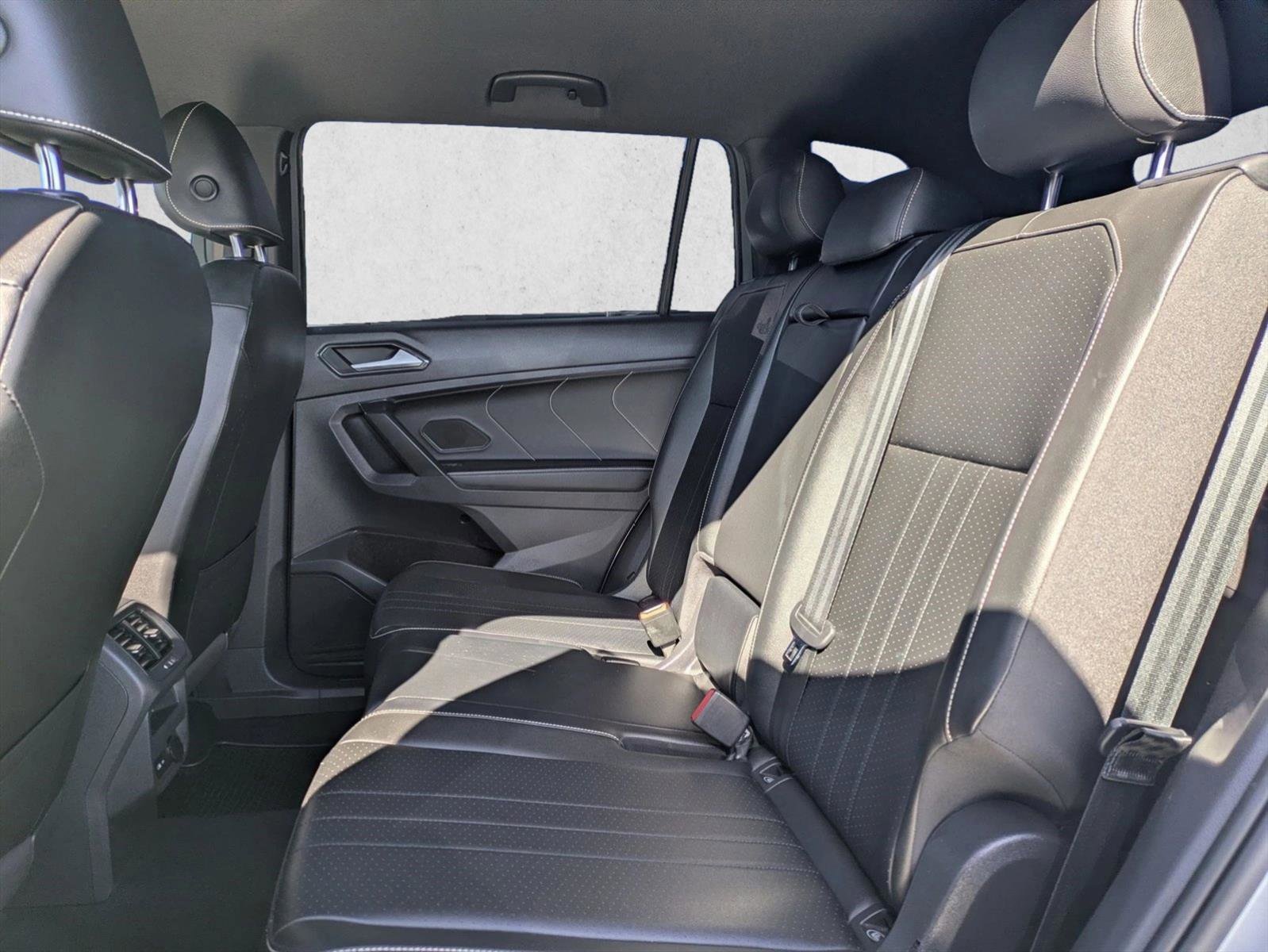 Used 2022 Volkswagen Tiguan SE R-Line FWD image 16