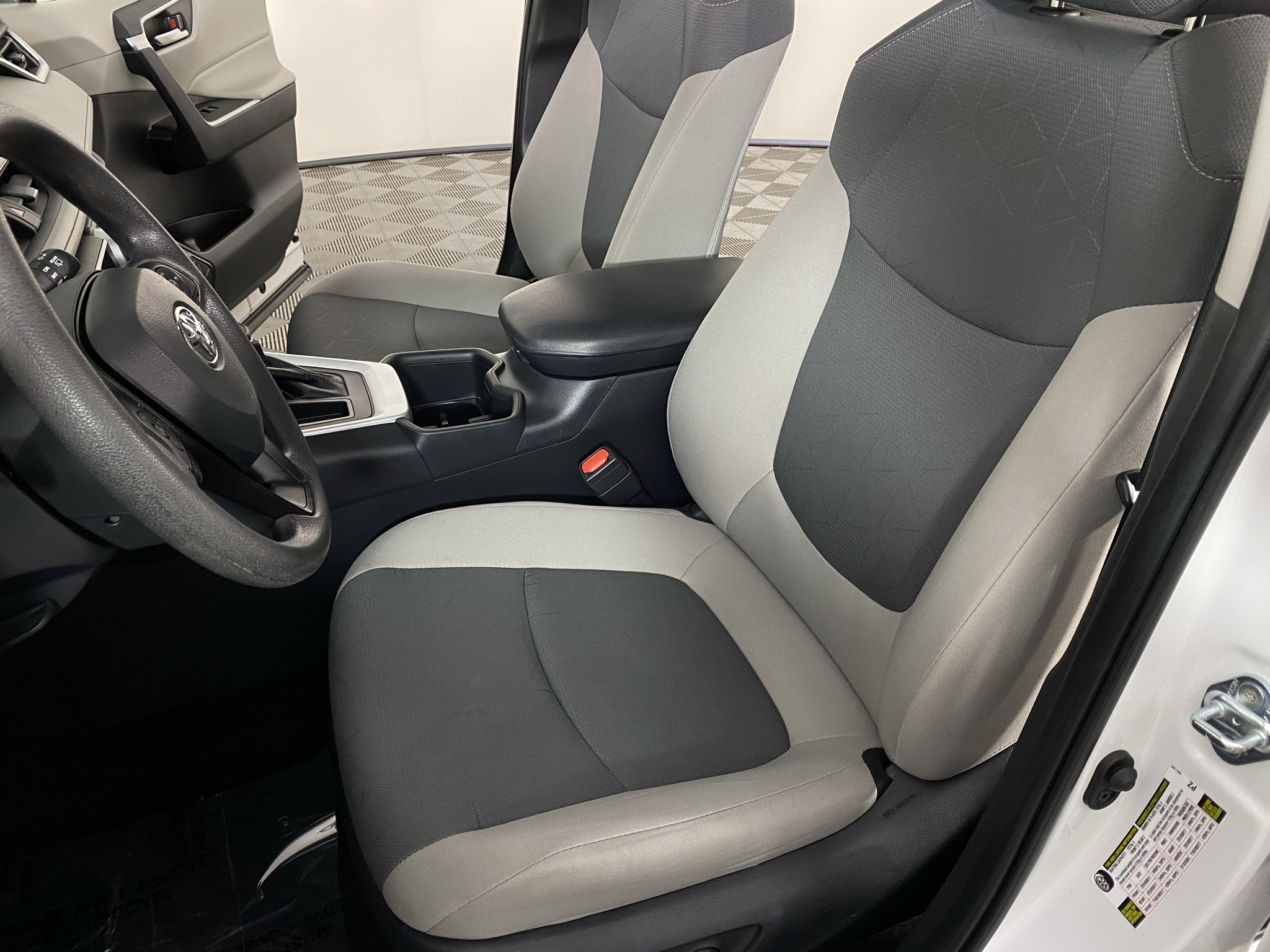 Used 2025 Toyota RAV4 XLE FWD image 20