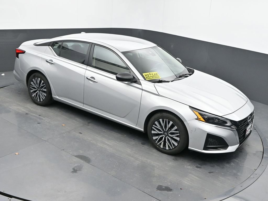Used 2024 Nissan Altima 2.5 SV FWD image 27