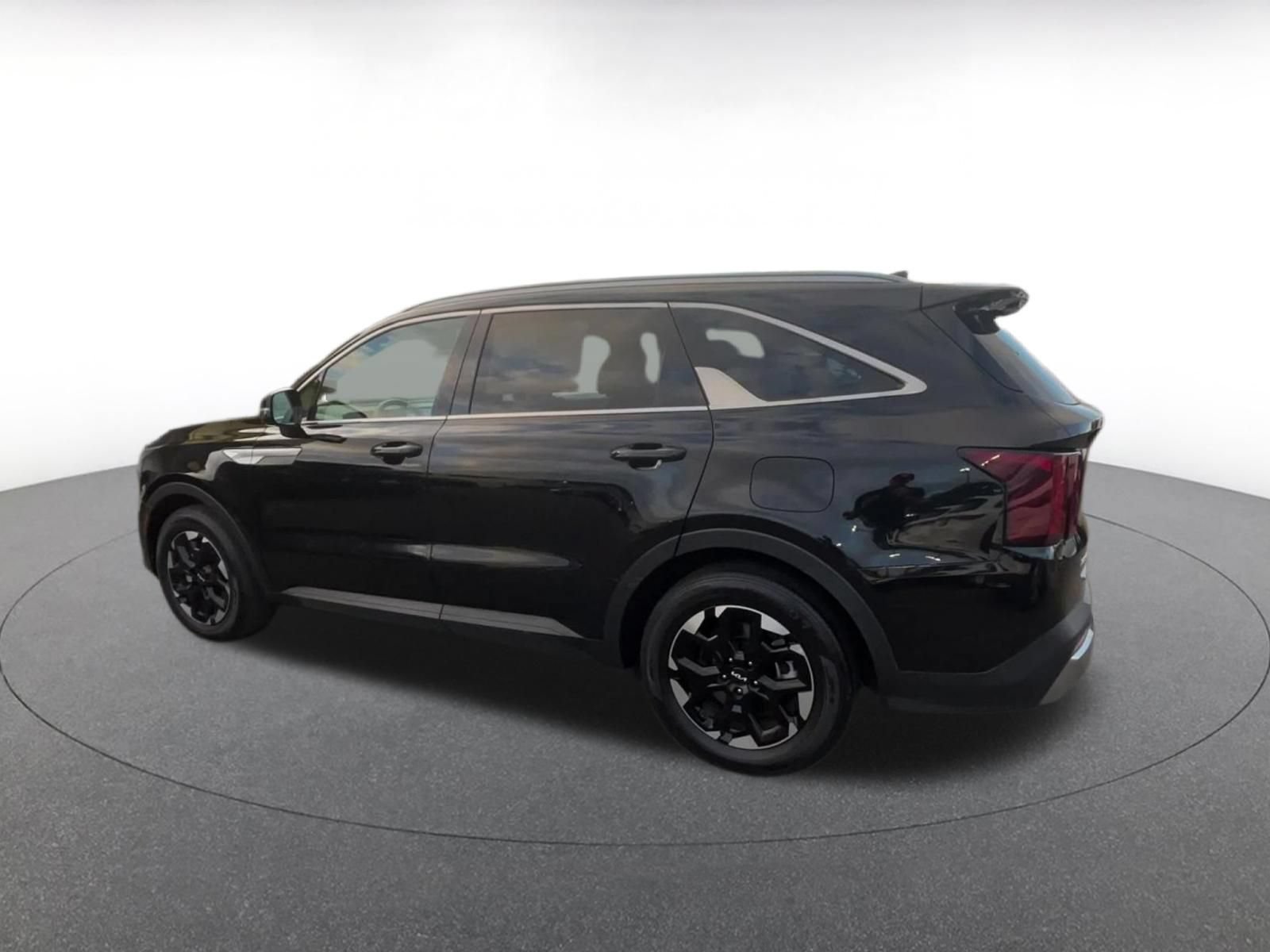 Used 2024 Kia Sorento S FWD image 9