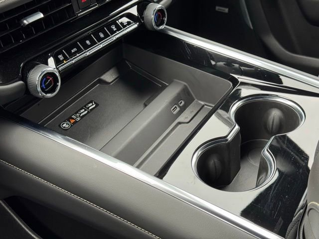 Used 2025 Chevrolet Suburban Premier image 35