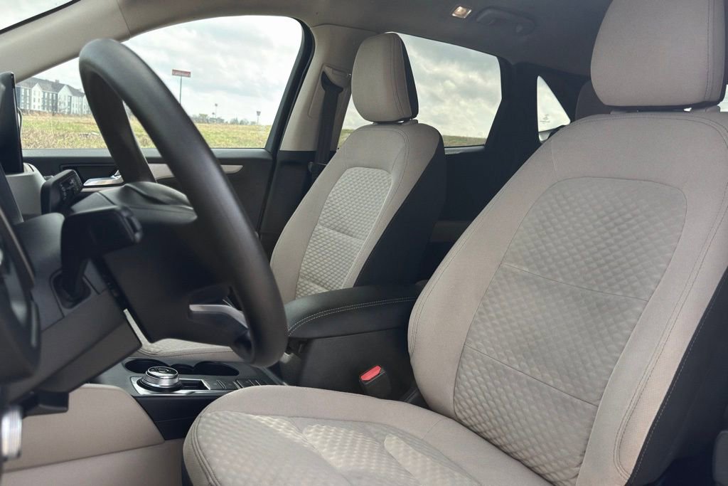 Used 2020 Ford Escape SE image 16