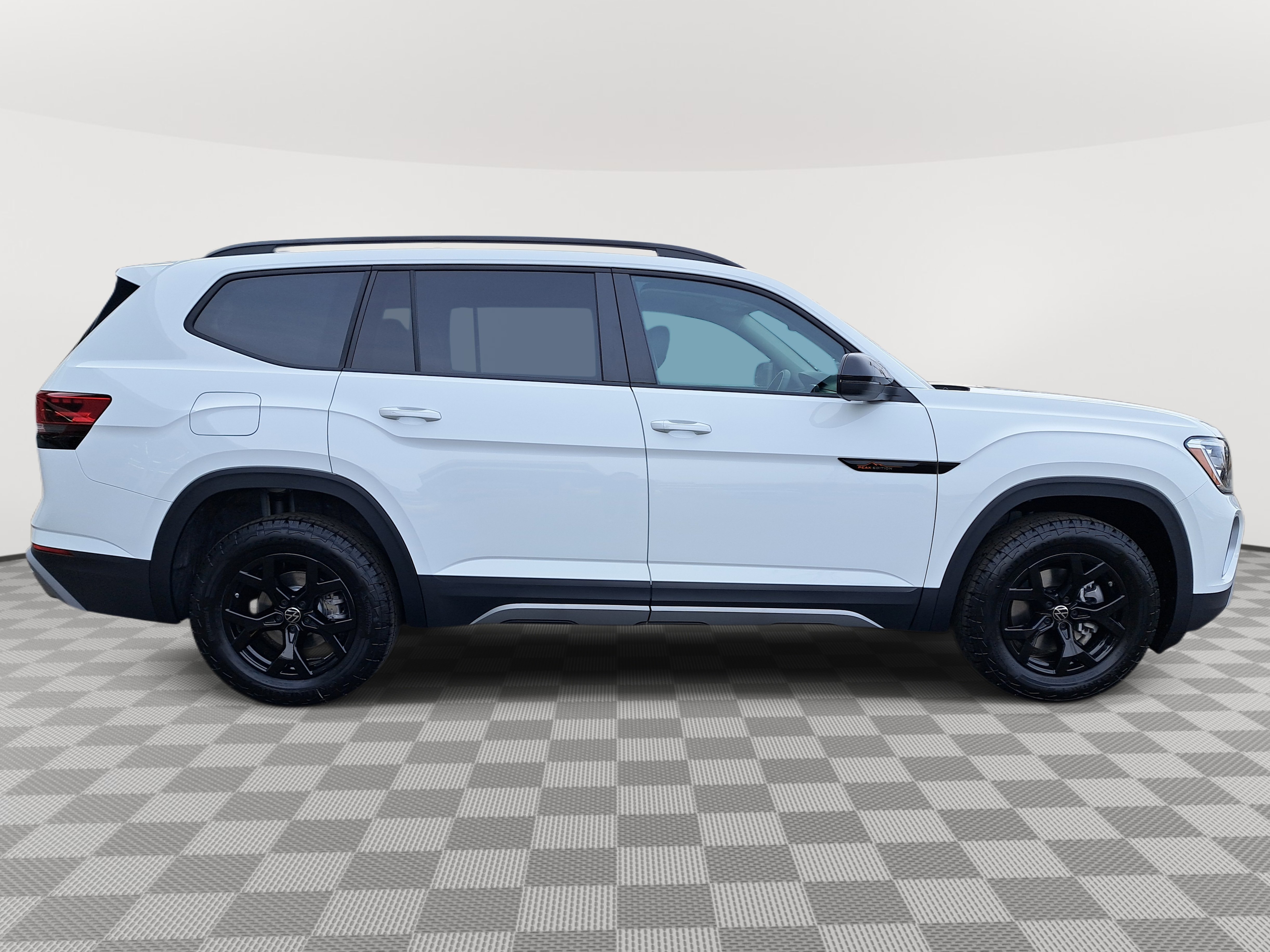 New 2025 Volkswagen Atlas Peak Edition SE image 5