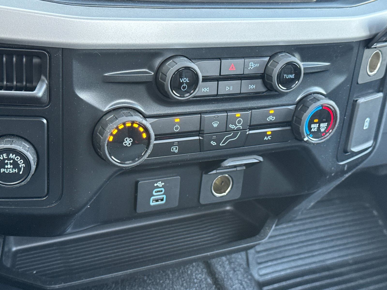 New 2025 Ford F350 XL w/ XL Chrome Package image 19