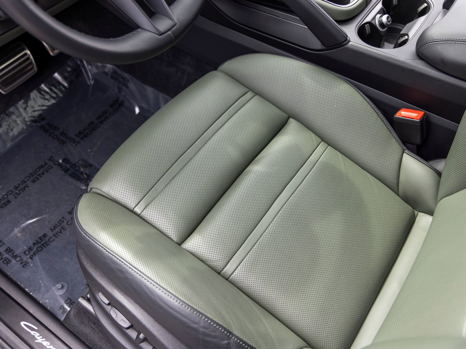 Certified 2024 Porsche Cayenne Coupe image 32