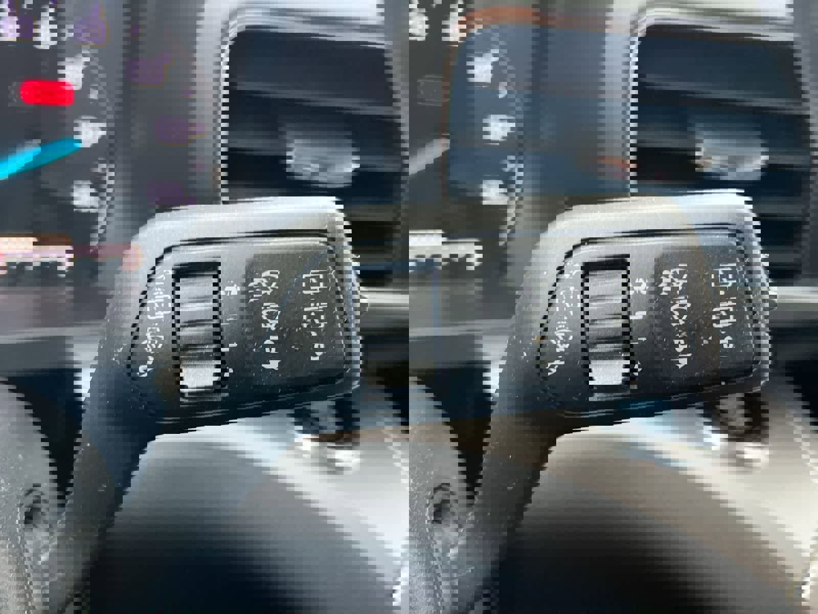 Used 2022 Ford Explorer XLT w/ Equipment Group 202A AWD/4WD image 25