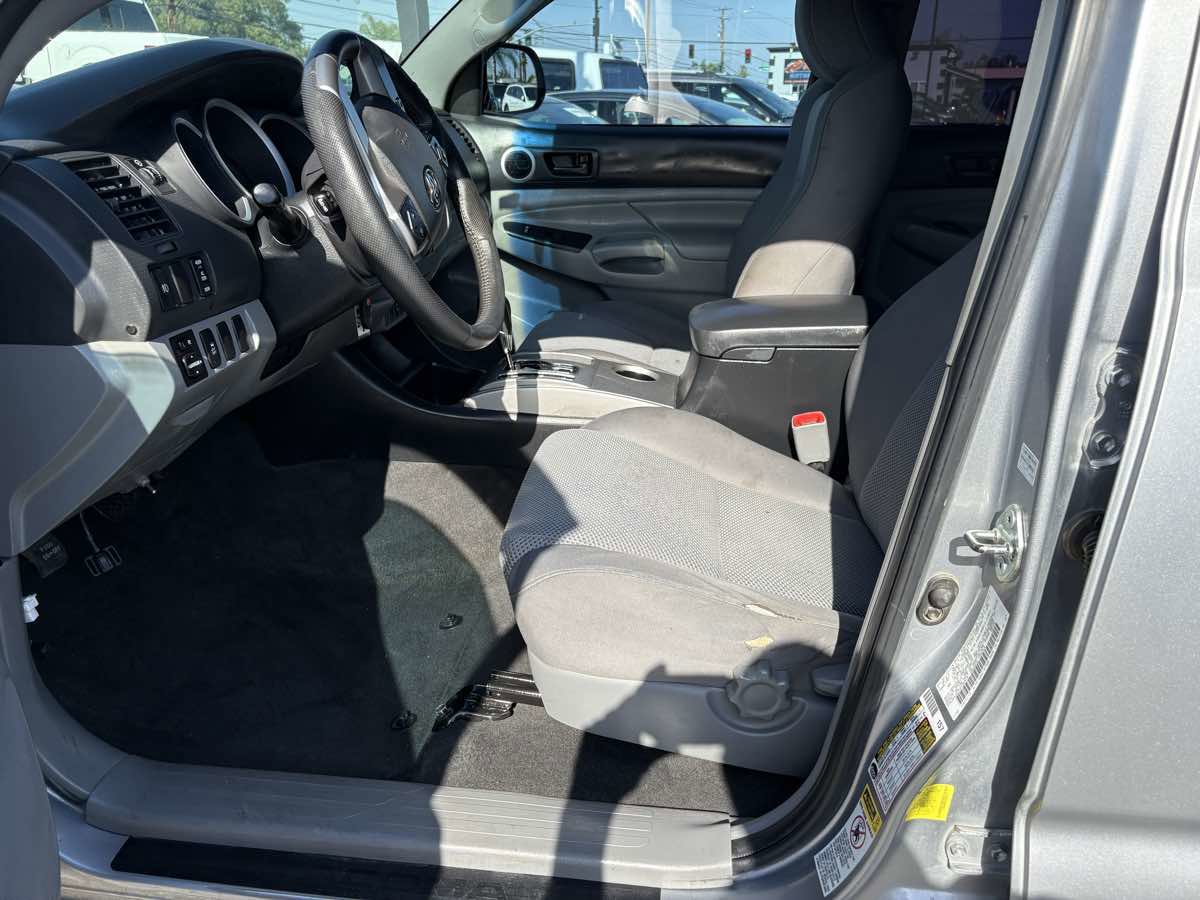 Used 2015 Toyota Tacoma PreRunner w/ TRD Sport Package RWD image 18