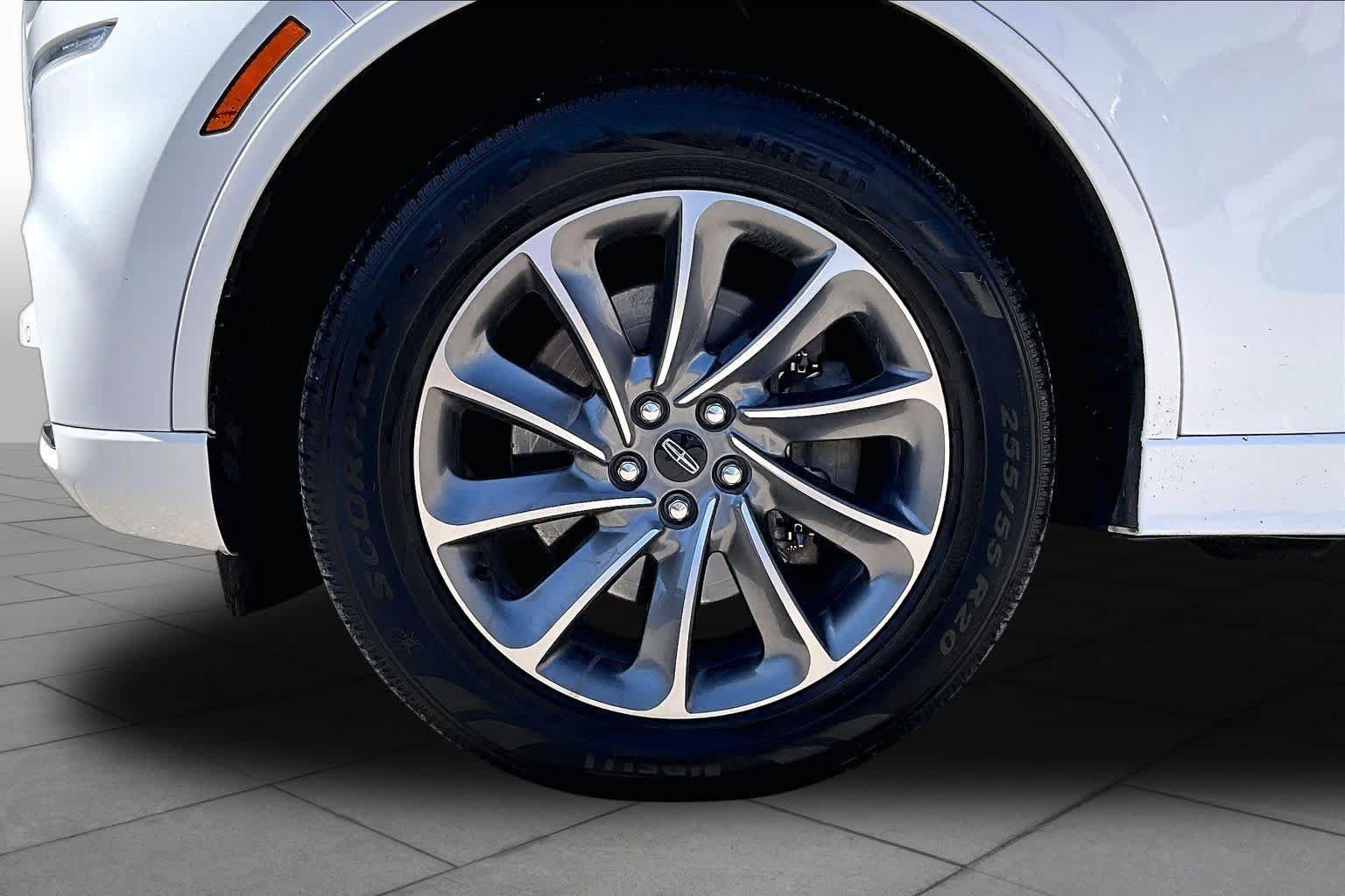Used 2020 Lincoln Aviator Grand Touring w/ Elements Package Plus AWD/4WD image 13