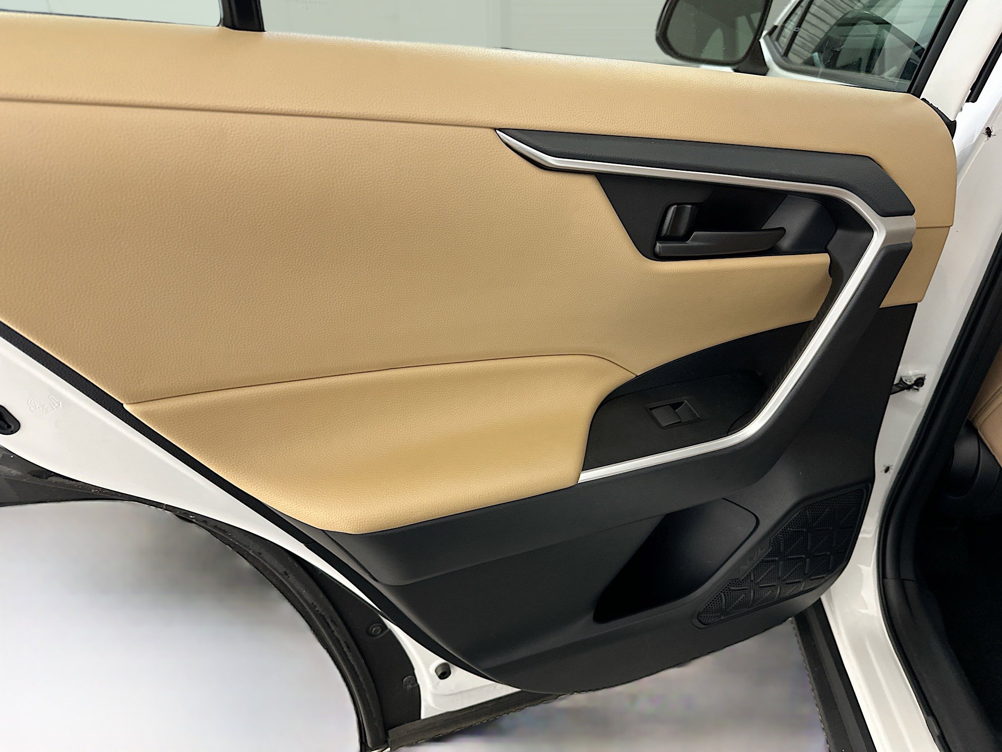 Used 2025 Toyota RAV4 LE image 27