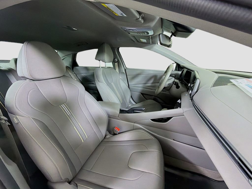 Used 2025 Hyundai Elantra Sport FWD image 29