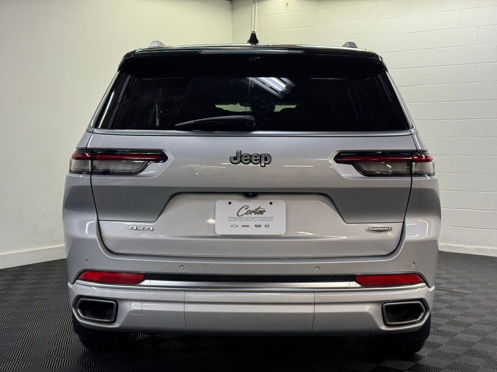 Used 2023 Jeep Grand Cherokee L Summit w/ Advanced Protech Group IV image 6