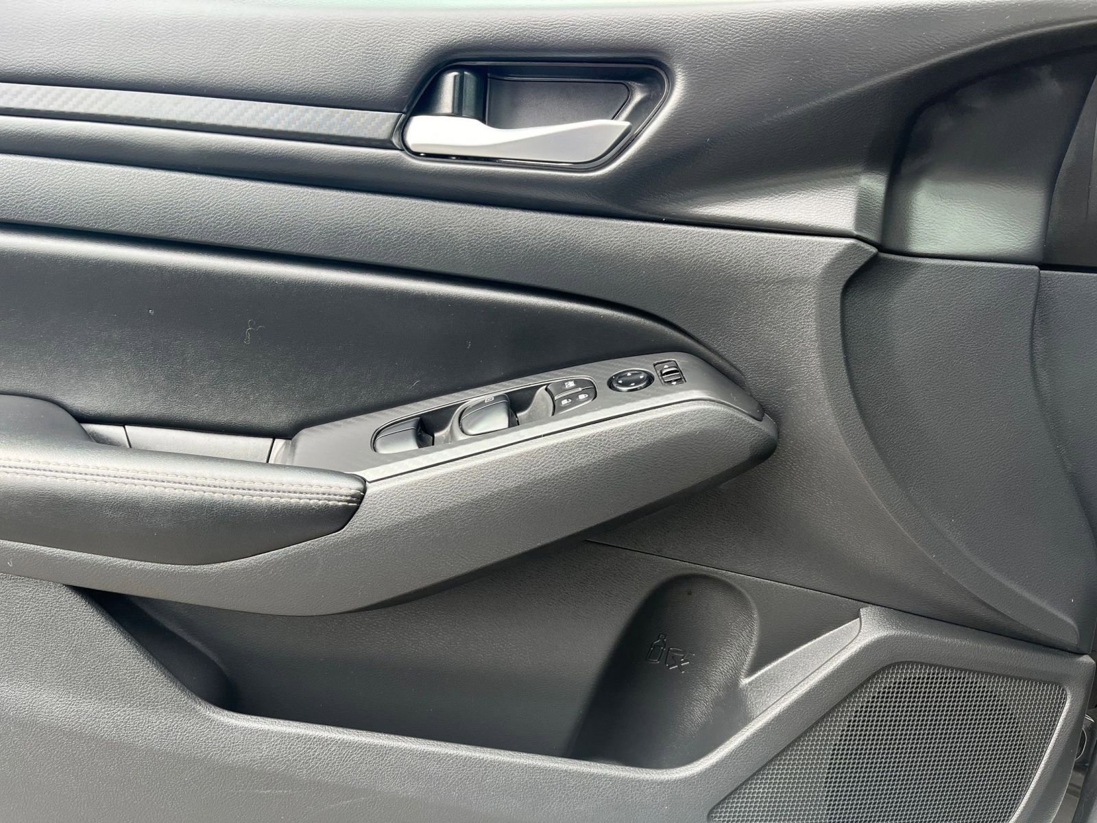 Used 2025 Nissan Altima 2.5 SV FWD image 18