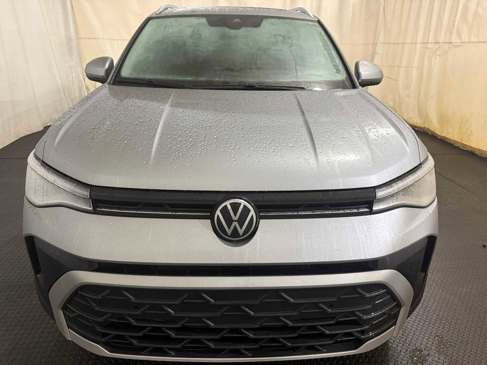 Certified 2025 Volkswagen Taos SE w/ Panoramic Sunroof Package image 3