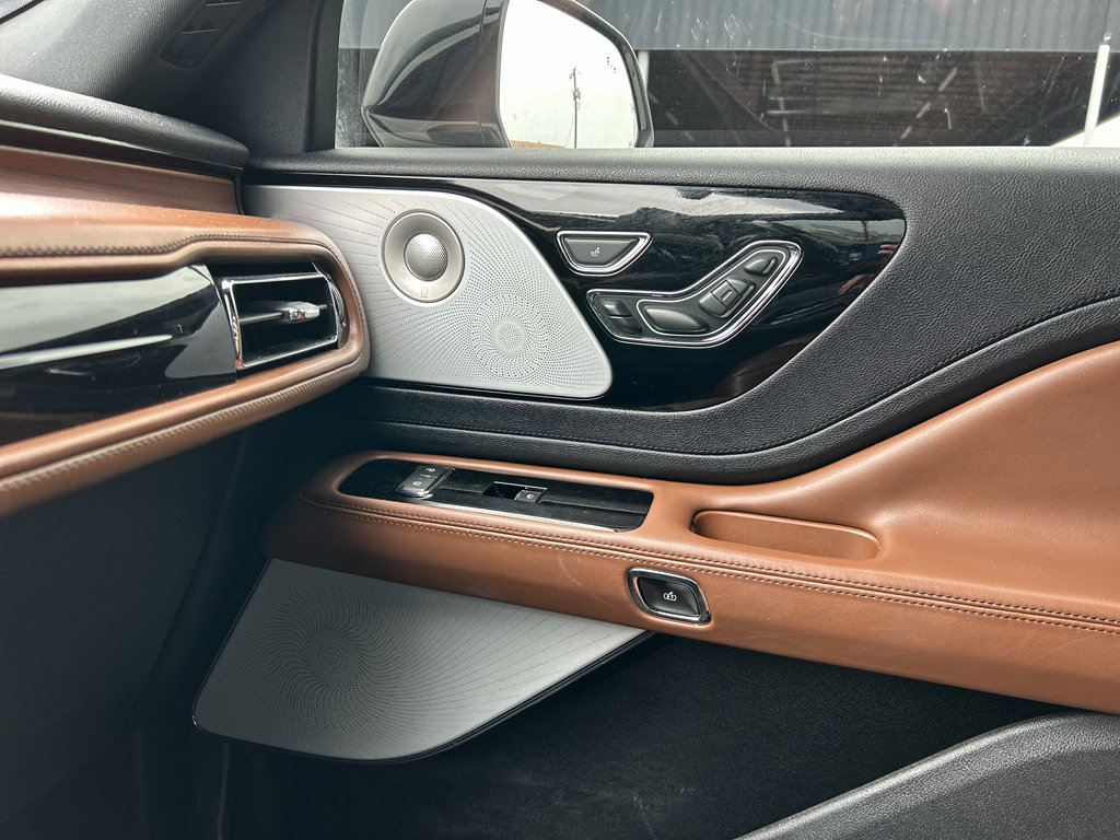 Used 2022 Lincoln Aviator Reserve w/ Equipment Group 201A image 13