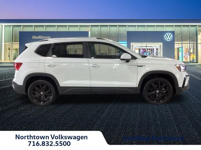 Certified 2023 Volkswagen Taos SE w/ Black Wheel Package image 2
