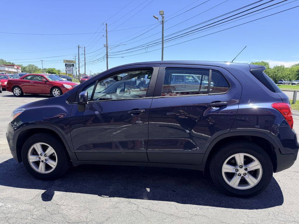 Used 2019 Chevrolet Trax LS AWD/4WD image 3